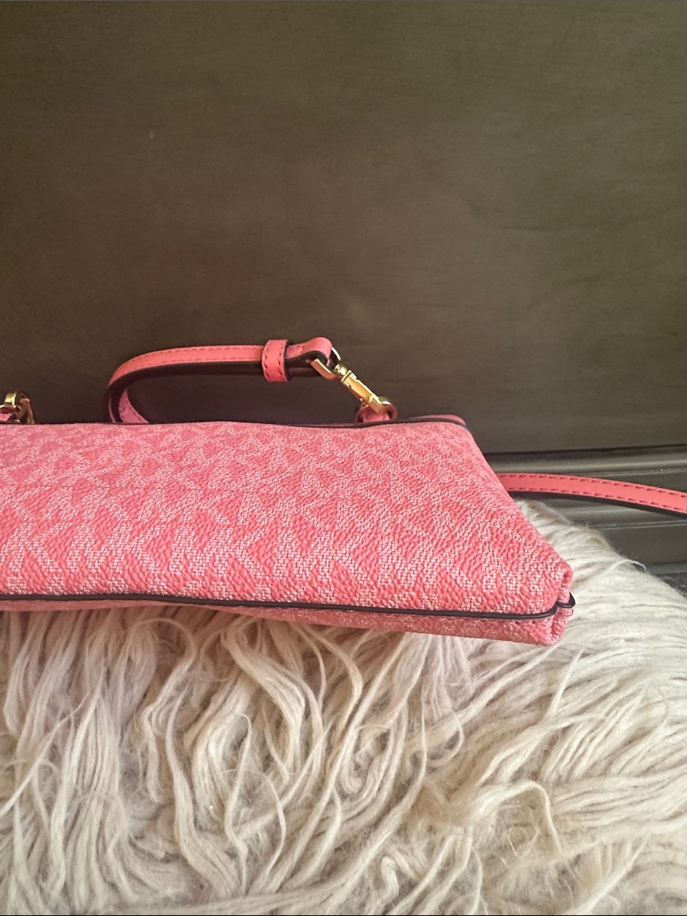 Michael Kors Pink Monogram Crossbody with Gold Hardware - Picture 5 of 9